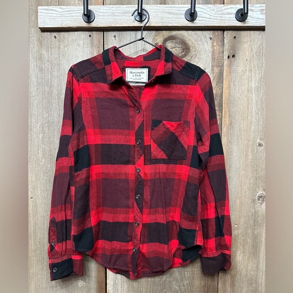 Abercrombie & Fitch Button Up Flannel Shirt in Red Black Plaid Size Medium